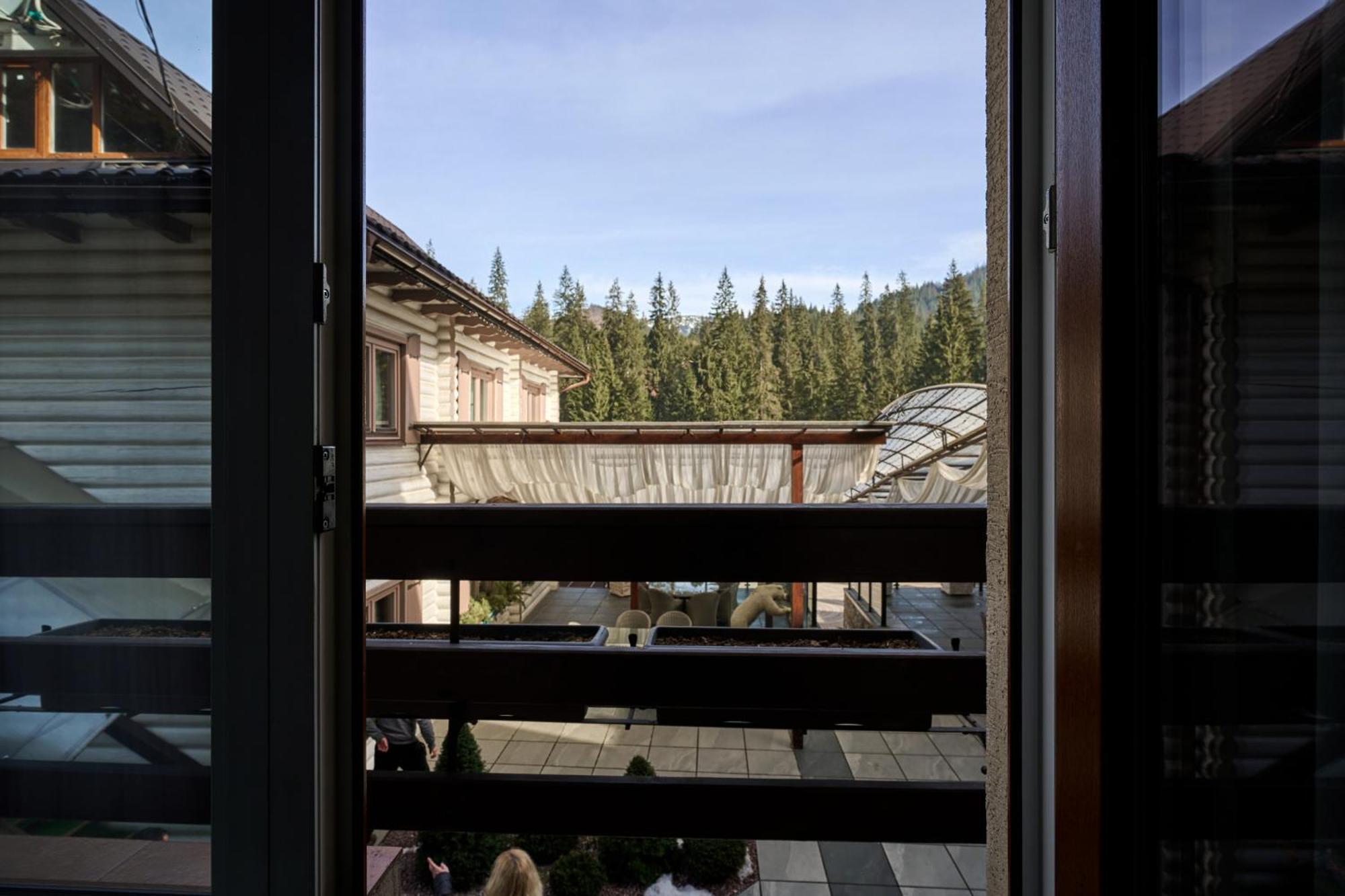 Hotel Vedmezhyi Dvir Bukovel Exterior foto